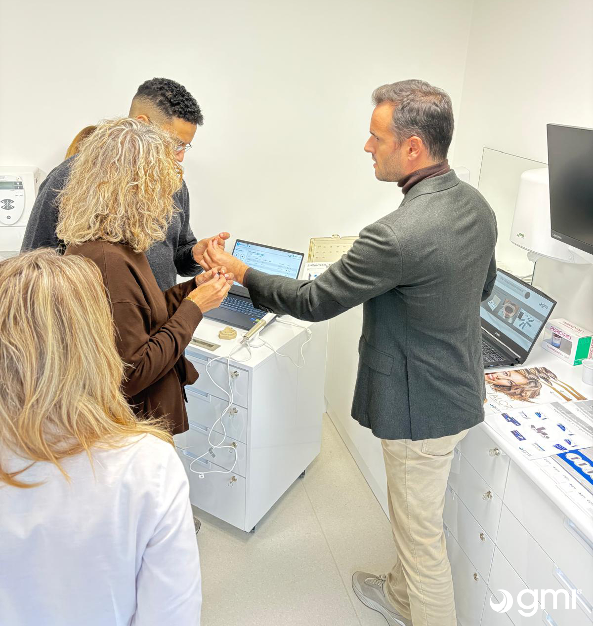 Jornada Escaneo USC Nov25 01